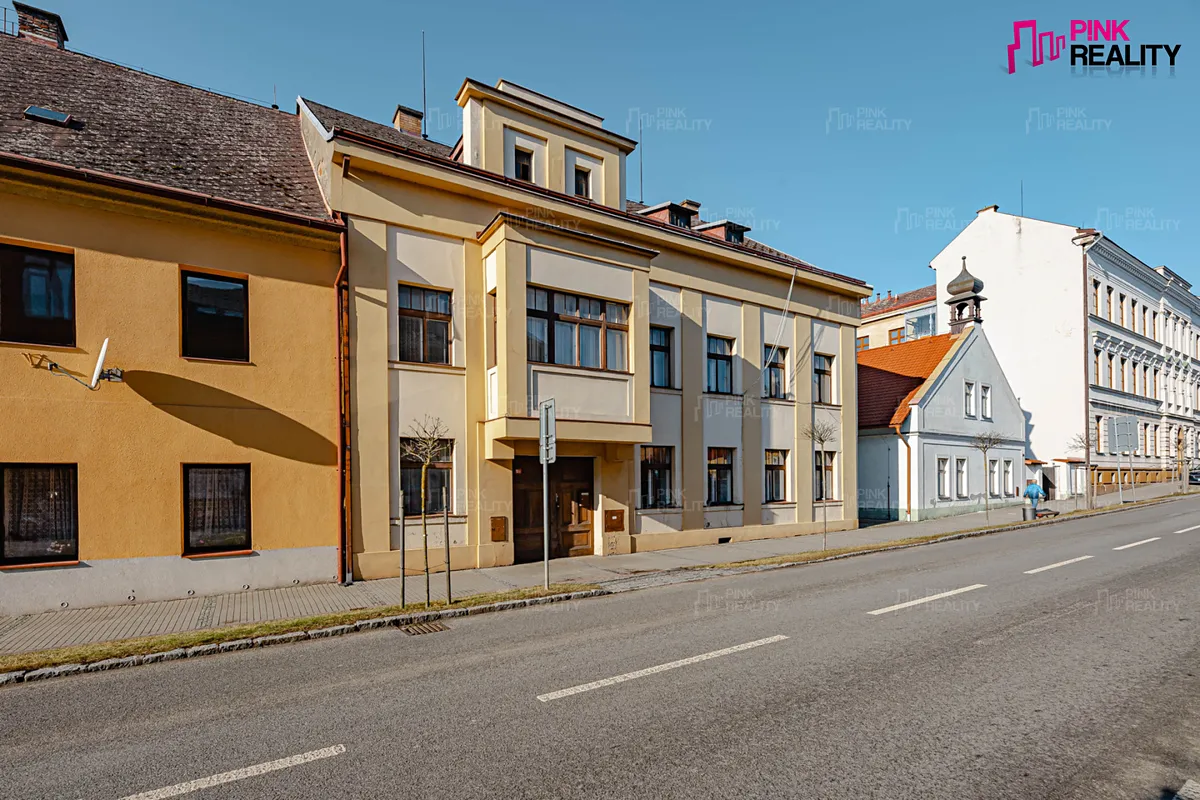 Prodej rodinného domu 909 m², pozemek 969 m²